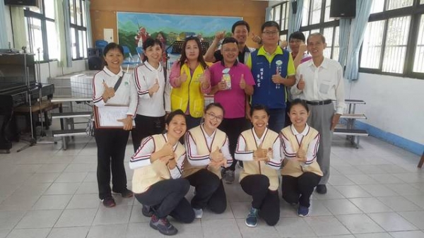  9月17黃理事長兆堂到新竹後山(尖石)關懷三個國小小朋友