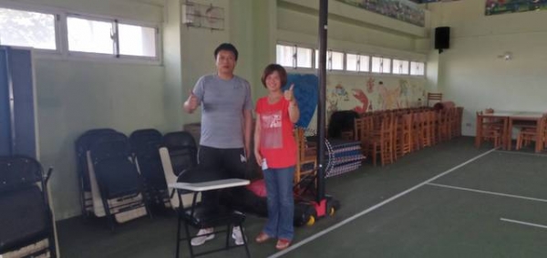 108年4月18日李副理事長天保撥空將公會上課椅子送到港南國小