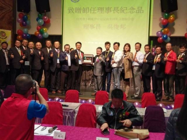 107年01月20日台東縣第九屆第十屆理事長交接暨理監事授證典禮,由許榮譽理事長清淵參加觀禮