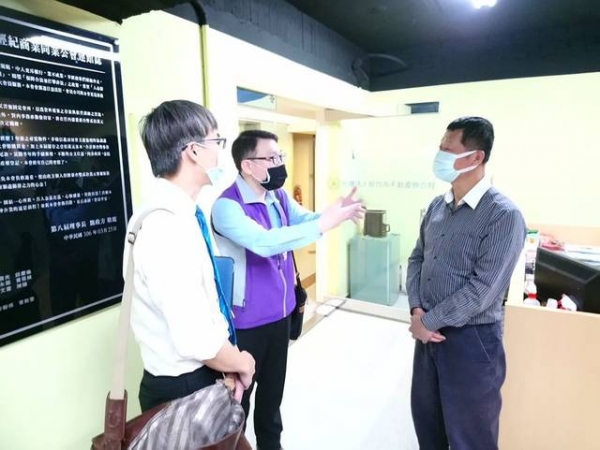 新竹市榮民服務處陳副處長與就業站長官於4月27日拜訪本會黃兆堂理事長