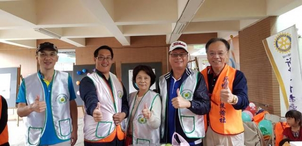  107年11月17日黃理事長兆堂與李副理事長共同參加香園紀念教養院公益活動