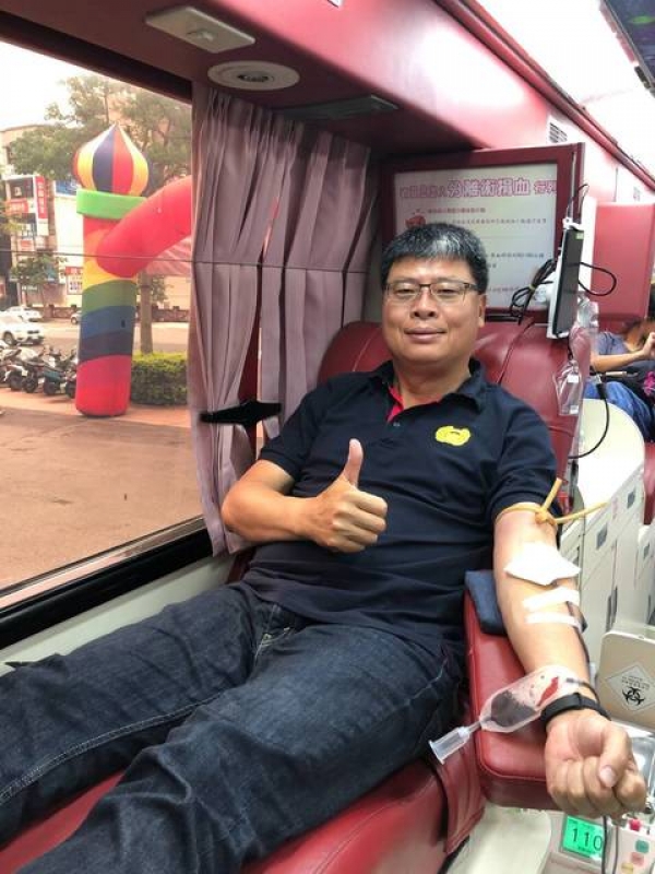 108年4月21日黃理事長兆堂參加華威廣告捐血活動