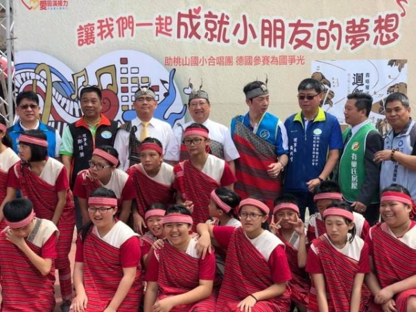 108年5月5日永慶.台慶.有巢氏愛圓滿接力,助桃山國小合唱團,德國參賽為國爭光,黃理事長兆堂.宋理事