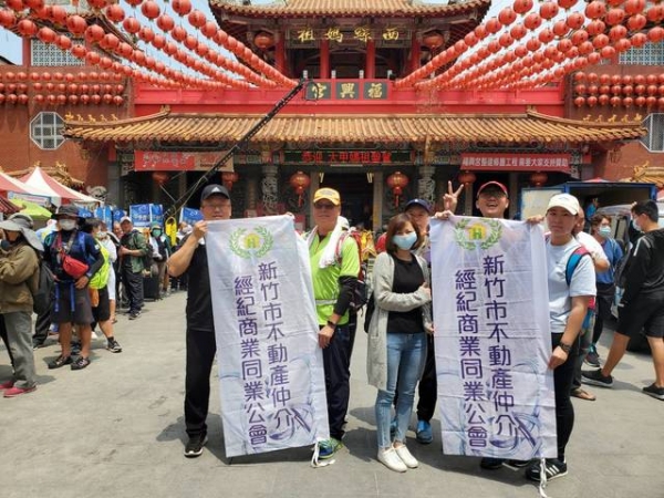  110年04月14日黃理事長兆堂率領會員公司參加大甲媽祖繞境活動