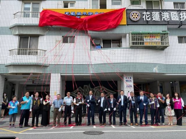 110年10月22日花蓮縣不動產仲介經紀商業同業公會會館落成,黃理事長兆堂出席典禮.