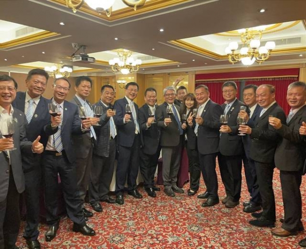 110年12月13日全聯會於新北市天成飯店召開各公會理事長聯席會議,黃理事長兆堂參加會議.