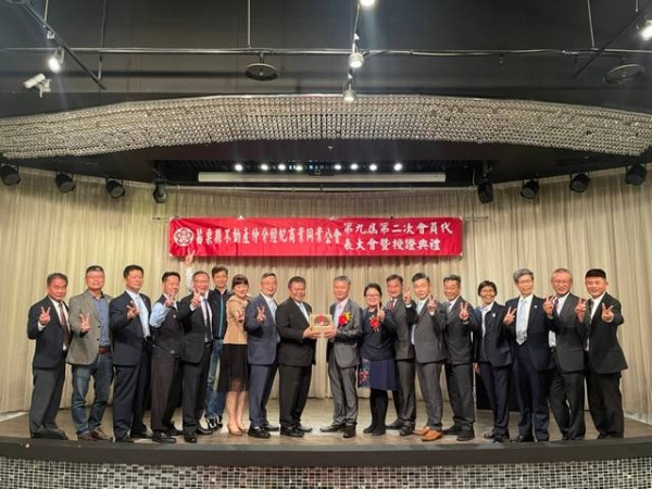 111年3月25日苗栗公會交接典禮,宋理事長文欽.黃榮譽理事長兆堂.李天保監事連袂出席.