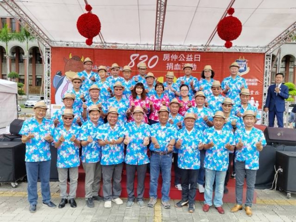 111年8月14日全聯會於新竹縣政府廣場舉行21縣市公會理事長及新竹房仲捐血活動誓師大會