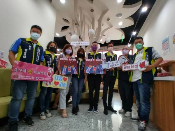 111年8月14日本會於西大路捐血站展開為期一周的「房仲傳愛」捐血活動