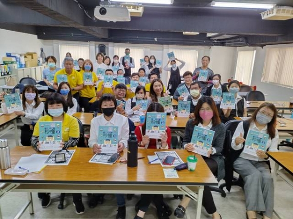 112年05月10日本會辦理「輕鬆學P圖圈粉行銷一網打盡！」免費講座，  賣厝阿明業務行銷經紀人葉美君主講,會員公司學員反映熱烈,獲益良多.