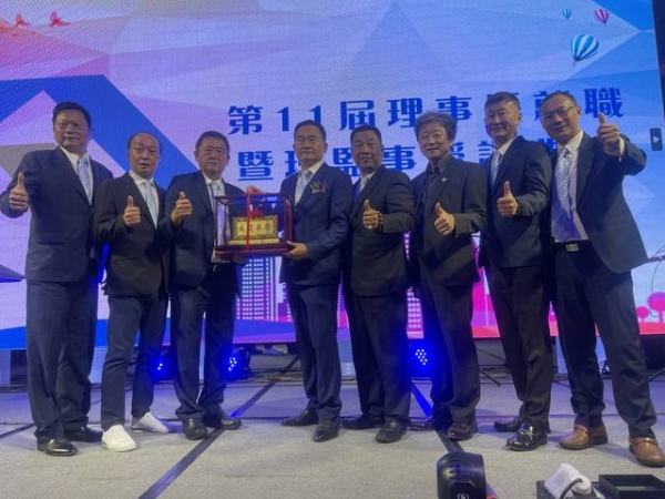 112年8月14日宋理事長文欽、黃榮譽理事長兆堂、李常監天保至屏東參加省聯會第11屆理事長就職暨理監事授證典禮。