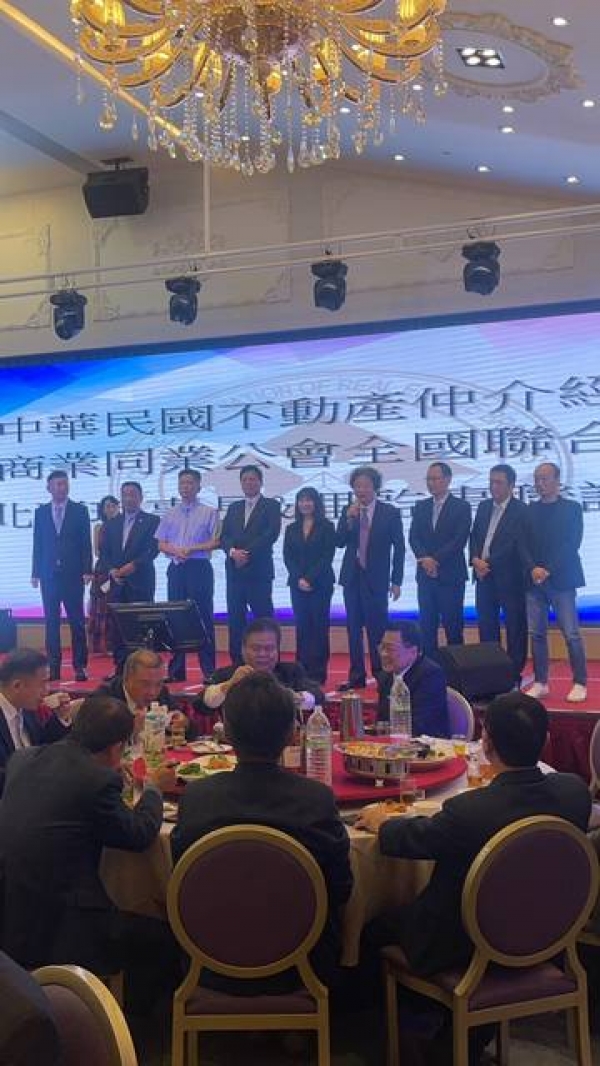 112年10月18日全聯會於桃園舉辦北區理事長暨理監事聯誼會,本會宋理事長文欽.黃榮譽理事長兆堂.李常監天保出席活動.