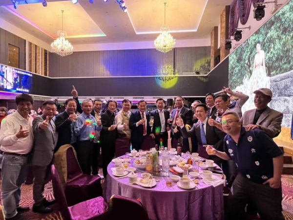 112年12月3日本會李常監天保代表公會至台東參加台東縣公會邱定發理事長之千金結婚典禮。