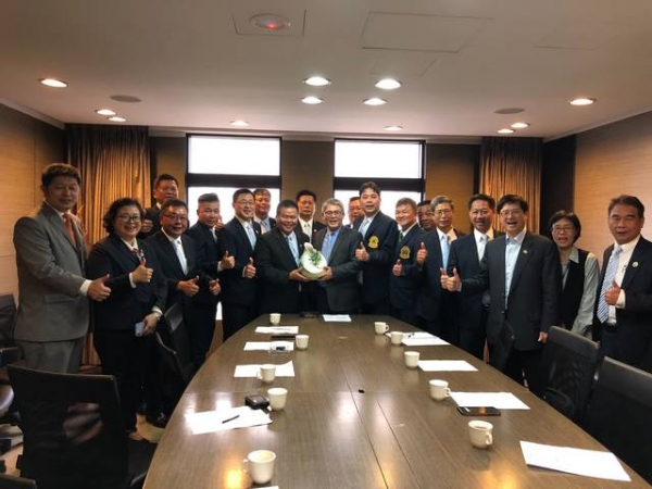 109年11月20日由全聯會理事長偕同各會員公會暨各縣市公會理事長拜會內政部花敬群政務次長及王成機地政司司長,黃理事長兆堂出席