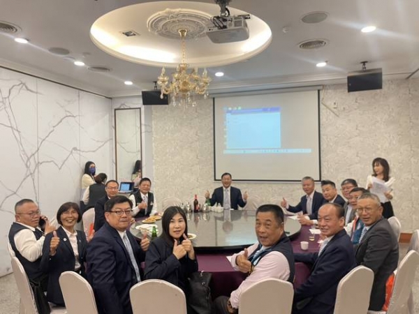 113年2月2日,黃榮譽兆堂理事長與李常監天保代表本會參加全聯會會議,會後參加嘉義公會年度尾牙聯歡晚會。