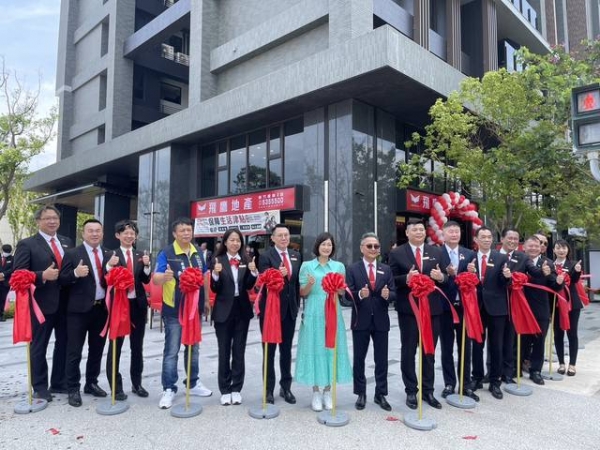 113年5月18日,飛鷹地產新竹金雅店開幕儀式,宋理事長文欽與李常監天保參加,祝福業績長紅。