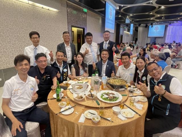 113年6月26日省聯會理監事會議暨苗栗縣公會第十屆理事長交接典禮,本會宋理事長文欽、黃榮譽理事長、李常監天保、曾副理事長建樺、陳理事淑華及曾理事瑞燕參加典禮.