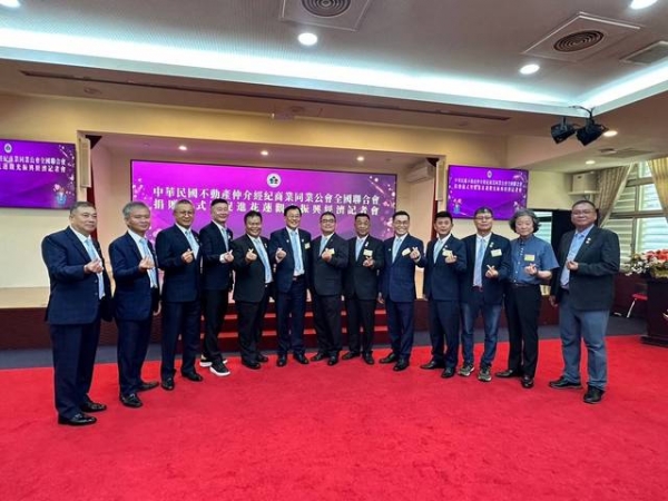 113年7月18日,宋理事長文欽和黃榮譽理事長兆堂至花蓮參加全聯會促進花蓮振興經濟會議